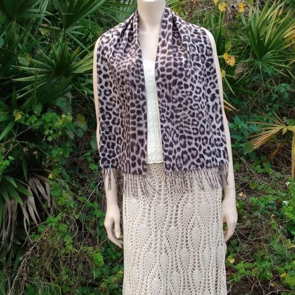 NWOT PRESTON & YORK Leopard Print 100% Acrylic Scarf Wrap with Fringe - Picture 12 of 13